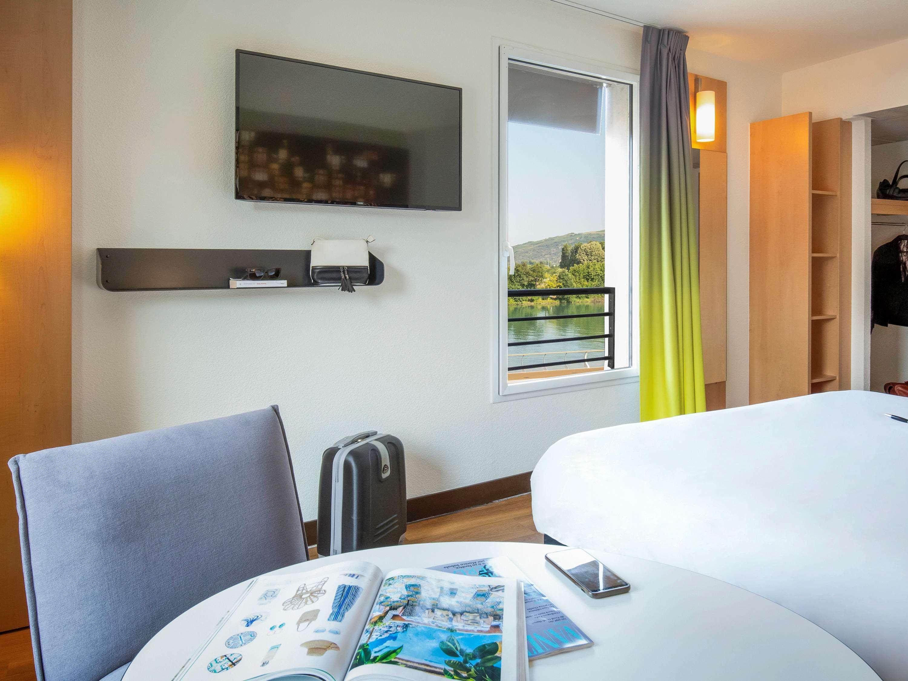 ホテル Ibis Lyon Sud Vienne Saint-Louis エクステリア 写真